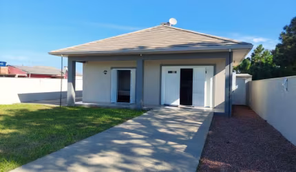 Casa à Venda no Balneário Lagoa do Camboim em Arroio do Sal. Excelente casa com 2dormitórios, sendo 1 suíte, e 1 banheiro social.