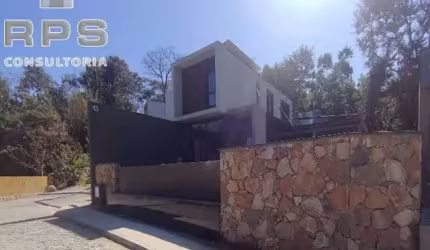 Casa no La Reserva I em Atibaia, região da Juca Peçanha, com móveis planejados, piscina, churrasqueira e linda vista para a Pedra Grande!