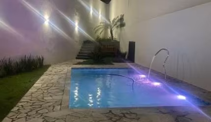Casa à venda à Jardim Paulista Atibaia SP, comprar casa Casa com 03 suites , sendo 01 com closet ,Sala dois ambientes, Varanda com vista para Pedra Gr
