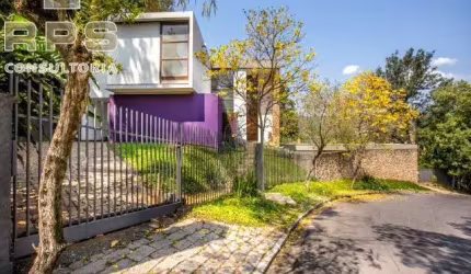 Excelente casa à venda próximo ao Lago do Major em Atibaia, arquitetura moderna 3 quartos sendo suíte, piscina borda infinita , rodeado de área verde!