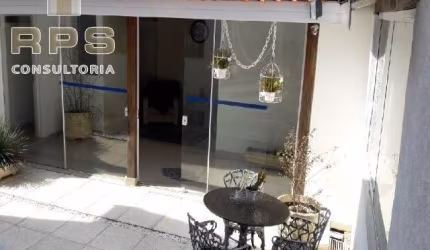 Casa comercial a venda em Atibaia , excelente localização , rua movimentada , 03 dormitórios , bairro Alvinópolis