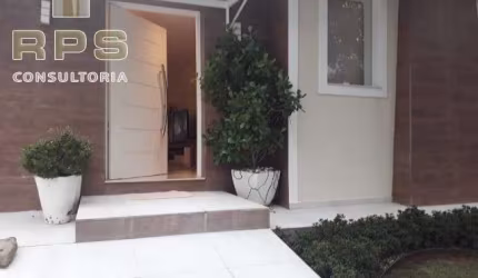 Casa à venda no Jardim Pauista em Atibaia, semi-mobiliada, 3 quartos, 5 banheiros, linda vista. São 280m² de área construída em terreno de 450m²