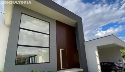 Casa de luxo à venda no Condomínio Figueira Garden em Atibaia,  4 quartos todos suítes, 6 vagas de garagem, piscina, espaço gourmet,  lazer completo!