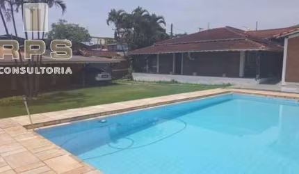 Casa de Campo a venda em Piracaia, 750m² de área total, 3 quartos, churrasqueira, piscina, documentação regularizada para financiamento!