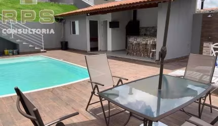 Casa de campo à venda em Atibaia com 3 quartos sendo 2 suítes e 2 vagas no Pedra Bela, comprar casa de campo com piscina em Atibaia