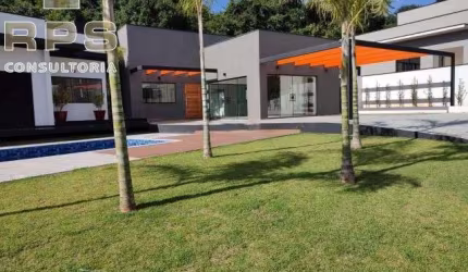 Casa a venda em Atibaia com 3 quartos sendo 3 suítes e 4 vagas no condomínio Shambala III