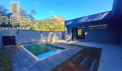 Casa a venda ou locação no Residencial Itaguassú, ao lado da Alameda Lucas, ótima localização, 4 quartos, 3 banheiros, piscina, quintal!