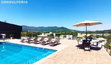 Casa à venda no Condomínio  Serra da Estrela em Atibaia, casa principal com 3 quartos sendo 1 suíte, e casa de hóspedes com 2 suítes!