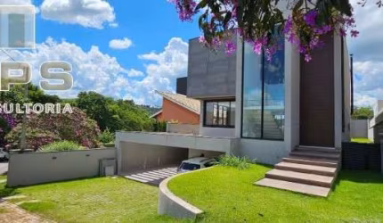 Casa Alto Padrão, pronta para morar, no Condomínio Figueira Garden em Atibaia, à poucos metros do lago, com vista deslumbrante para o lago e montanhas