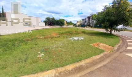 Terreno de 717m² à venda no Figueira Garden em Atibaia, excelente topografia,  lazer completo, condomínio clube e fácil acesso pela Fernão Dias