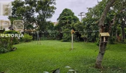 Lindo terreno com 400,83 m2 de área, localizado em um dos melhores bairros da cidade.