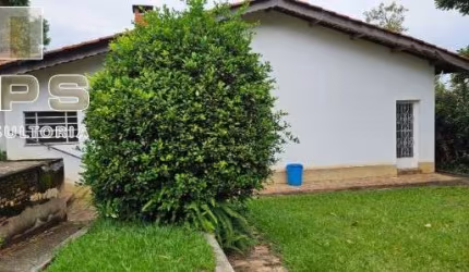 Casa à venda com 3 quartos, sendo 1 suíte, 2 salas amplas próxima do centro