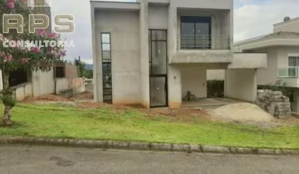 IMPERDÍVEL!! Casa à venda no Condomínio Figueira Garden, valor bem abaixo de mercado, faltando acabamento, com todo material  necessário já comprado!