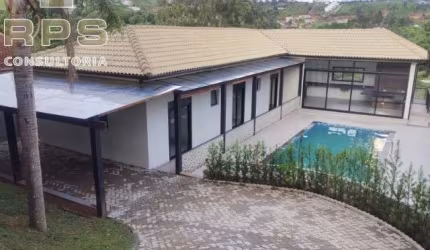 Casa térrea no Jardim Estancia Brasil em Atibaia, região de área verde, 3 quartos sendo 1 suite,  3 banheiros, piscina, espaço gourmet e linda vista!