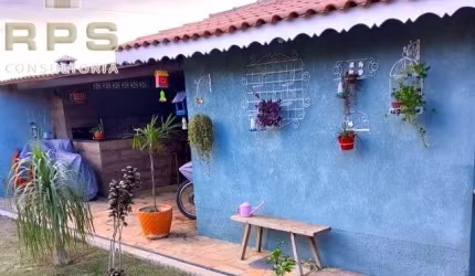 Casa térrea no Jardim dos Pinheiros em Atibaia, 2 quartos sendo 1 suíte, churrasqueira, vaga para vários carros, 459m² de terreno, 120m² construído