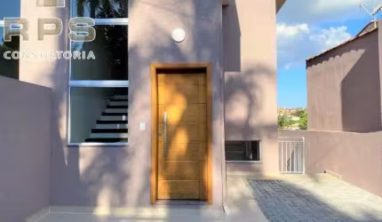 Casa à venda no bairro Jardim Tapajós em Atibaia, 03 dormitórios, sendo 01 suíte com varanda - vista para a Serra