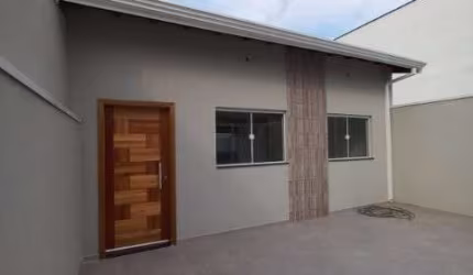 Imóvel com 03 Dormitórios sendo 02  com Suítes Sala, Cozinha ampla 01 Banheiro social Jardim de inverno Lavanderia Quintal para Área Gourmet Garagem