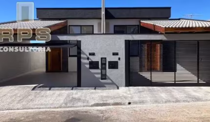 Casa a venda no Jardim Tapajós em Atibaia, pronta para morar, 2 quartos sendo 1 suíte, 115m2 de área construída, churraqueira, vaga de garagem coberta