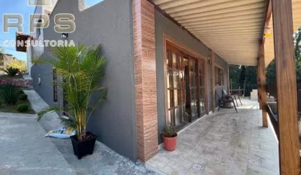 Casa no bairro do Portão, 02 quartos, sala de estar e jantar, Cozinha, 02 banheiros ,Lavanderia coberta , 05 vagas, Área gourmet com churrasqueira