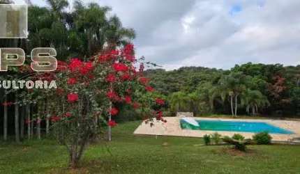Lindo sítio em Jarinú , com casa principal e casa de caseiro, 03 suites , piscina , sauna , quadra de tenis , área gourmet com churrasqueira