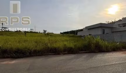 Lotes a partir de 300m² no Centro de Jarinu, topografia excelente e valores acessíveis, localização privilegia, infraestrutura completa. A 70km de SP