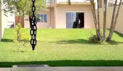 Casa à venda no Jardim Paulista em Atibaia, 390m² de terreno, 3 quartos sendo 1 suíte, isolada, espaço gourmet, edícula e lindo quintal gramado!