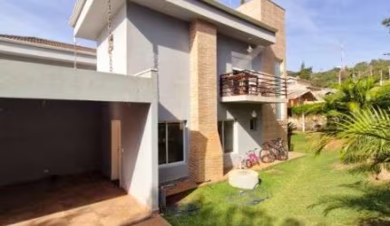 Casa no condomínio Palavra da Vida, 4 quartos todos suítes sendo 1 no térreo,  piscina,  área gourmet, pomar, 1000m² de terreno,  cozinha planejada!