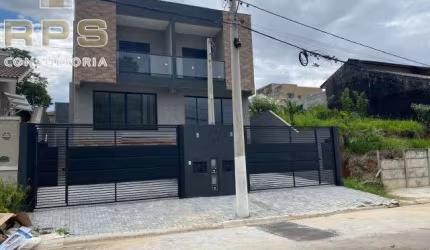 Casa com 03 suítes, sendo 01 master com Varanda e chuveiro duplo e Closet. Cozinha, Sala integrada com área Gourmet e jardim de inverno .