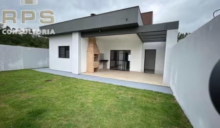 Casa Térrea no loteamento Horto dos Ipês no centro de Jarinu com 03 suítes, conceito aberto, área gourmet, lavanderia, planejados, quintal gramado