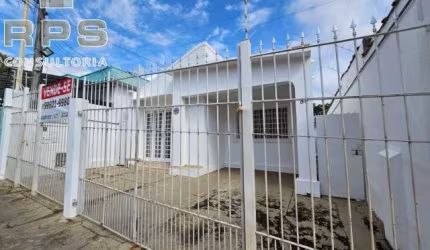 Casa térrea para fins comerciais na região do Centro de Atibaia, rua estratégica e Repleta de comércio com alto fluxo de pessoas!