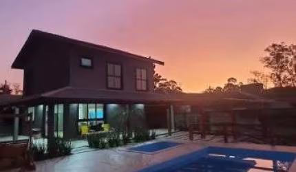 Casa à venda em Condomínio Fechado, no Parque das Garças em Atibaia, 03 dormitórios, 01 suite + edícula , ára gourmet com piscina privativa