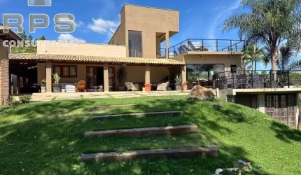 Sobrado com  3 quartos, sala ampla, varanda  e uma vista linda no Bairro do Portão