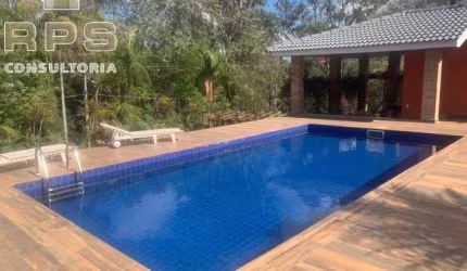 Casa com piscina e 3 suites no condominio Palavra da Vida!