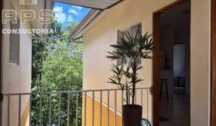 Casa de 46m² no Residencial Adélia com 2 dormitórios, 1 banheiro, sala cozinha e lavanderia integradas, garagem coberta, câmeras de segurança.