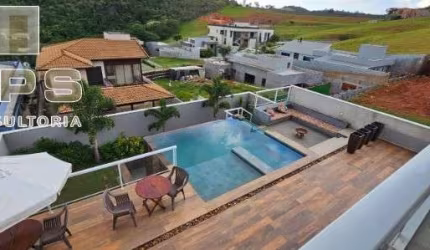 Casa em Condominio com 4 quartos ,sendo 3 suites, com armários e móveis planejados .Cozinha gourmet completa,piscina de borda infinita e churrasqueira
