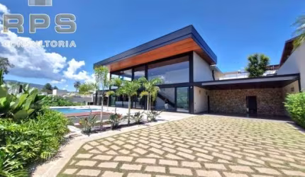 Casa nova, alto padrão, em condomíno fechado dentro de Atibaia, estratégicamente perto da Alameda Lucas,  4 suítes sendo 1 master com closet e lazer!