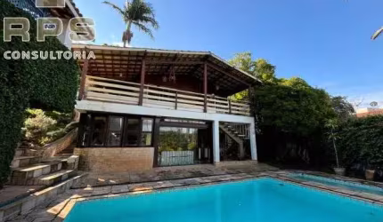 Excelente casa no centro de Jarinu, toda avarandada com vista privilegiada, 4 dormitórios, escritório, área de lazer completa, quadra e área verde