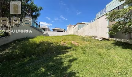 Terreno no Residencial Cambarah em Jarinu, total de 525m² em topografia excelente, pronto para construir. Loteamento conta com clube e segurança 24h
