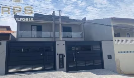 Casa nova com 150 m². Imóvel com 03 suites,Sala de estar e jantar, Cozinha americana, Lavanderia ,Área gourmet com churrasqueira , vista para Serra