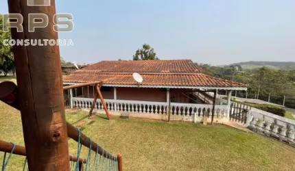 Chácara à venda no Parque das Videiras em Jarinu com 1376m² de terreno plano, edícula de apoio, vista privilegiada, rua tranquila próximo a comércios
