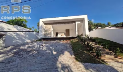 Casa terrea com 3 suítes e escritório no Palavra da Vida, com piscina e fire place..