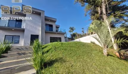 Sobrado com 4 suítes, piscina e vista para o lago no Palavra da Vida