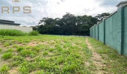 Terreno à venda no Condomínio Alto do Sion em Atibaia, fundo para reserva e uma das laterais isoladas, liberado para construção e área de lazer!