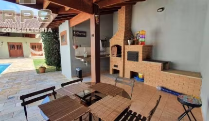 Casa a venda ou locação em Atibaia , 04 suites , 01 com closet, cozinha com despensa, área gourmet com piscina , garagem