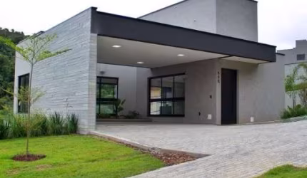 Casa Condominio Quintas da Boa Vista , 03 Suites sendo uma master  Área de Home Office  Piscina com borda infinita para APP Sala integrada com cozinha