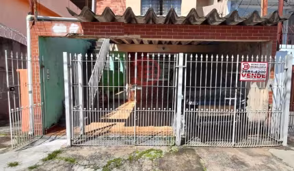 Imóvel com 3 casas e 2 vagas de garagem - Jd. Popular