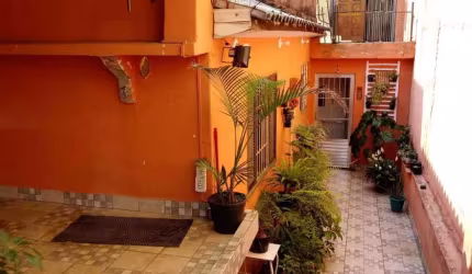 Casa térrea com outra casa nos fundos - Vila Buenos Aires