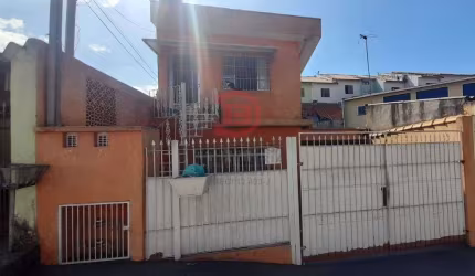 Casa térrea com outra casa no piso superior - Jardim Lisboa