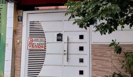 Casa térrea com 2 dormitórios no Jardim Três Marias