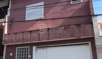 Sobrado a venda na Vila Re - 4 quartos (2 suites), 2 vagas de garagem.